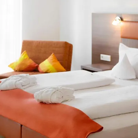 Aviva Hotel By Apolonia 3*