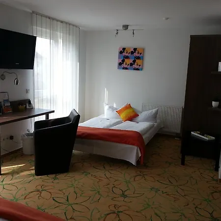 Aviva By Apolonia Hotell 3*