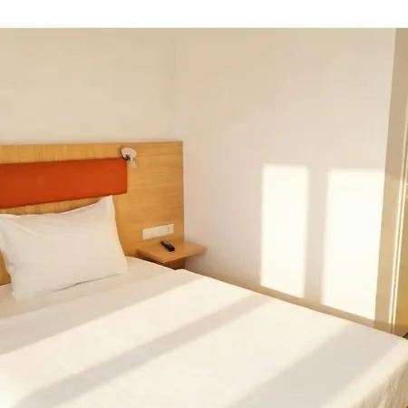 Hotel Aviva By Apolonia 3*