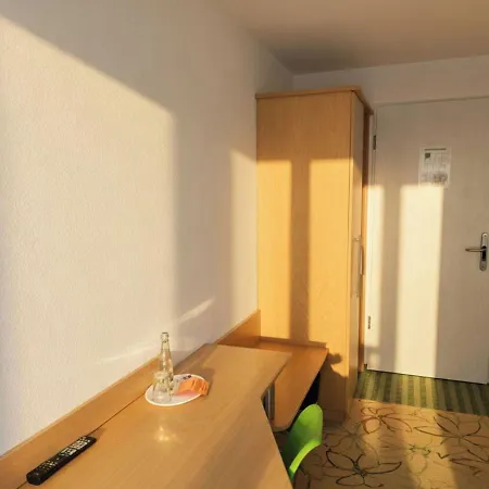 Aviva Hotel By Apolonia 3*